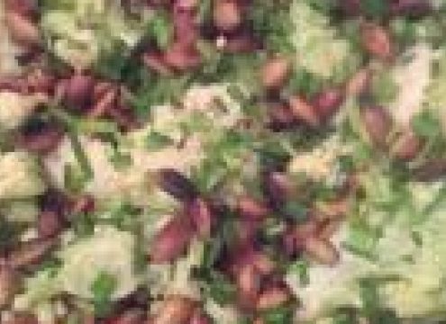 Blomkåls-tzatziki med purløg og græskarkerner