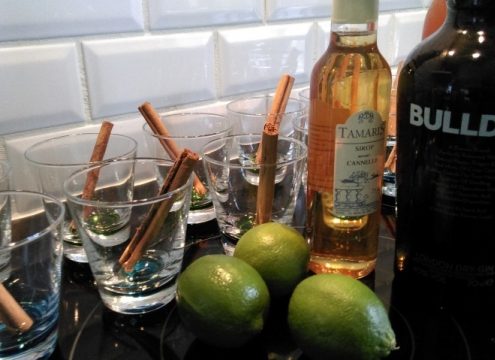 Julecocktail med gin, kanel og æble