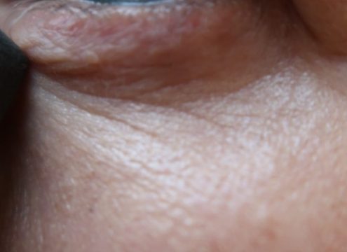 Læg en flot og naturlig concealer