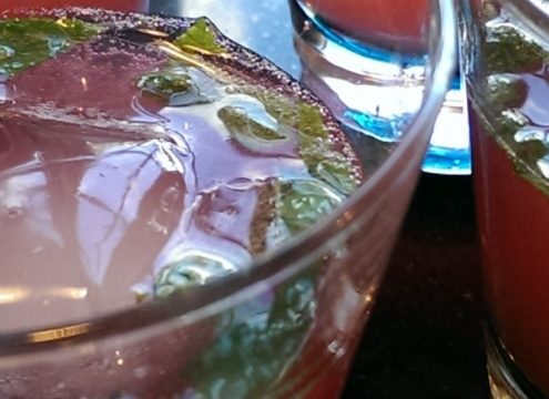 Lækker blomme-mojito