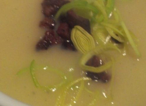 Nem og sund kartoffelporresuppe