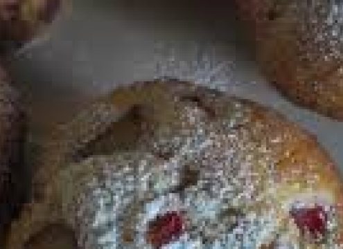 Skønne muffins med rabarber, marcipan og vanille