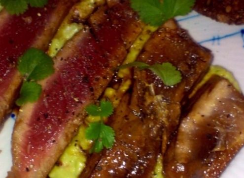 Soyamarineret tun med avocado/ingefærcreme