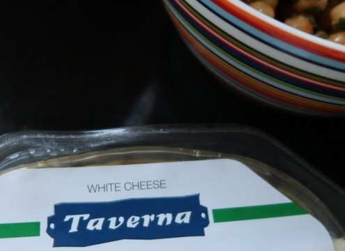 To lækre salater med white cheese salatost