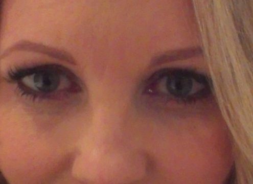 VIND! Smukke dådyrøjne til julens fester med eyelash extensions