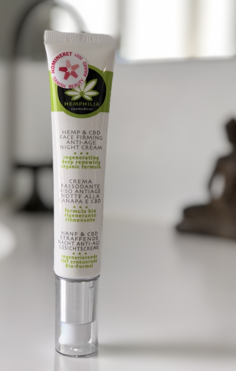 Natcreme med hamp og CBD, den regenererende anti-age natcreme, Face Firming Anti-age Night Creme fra Hemphilia