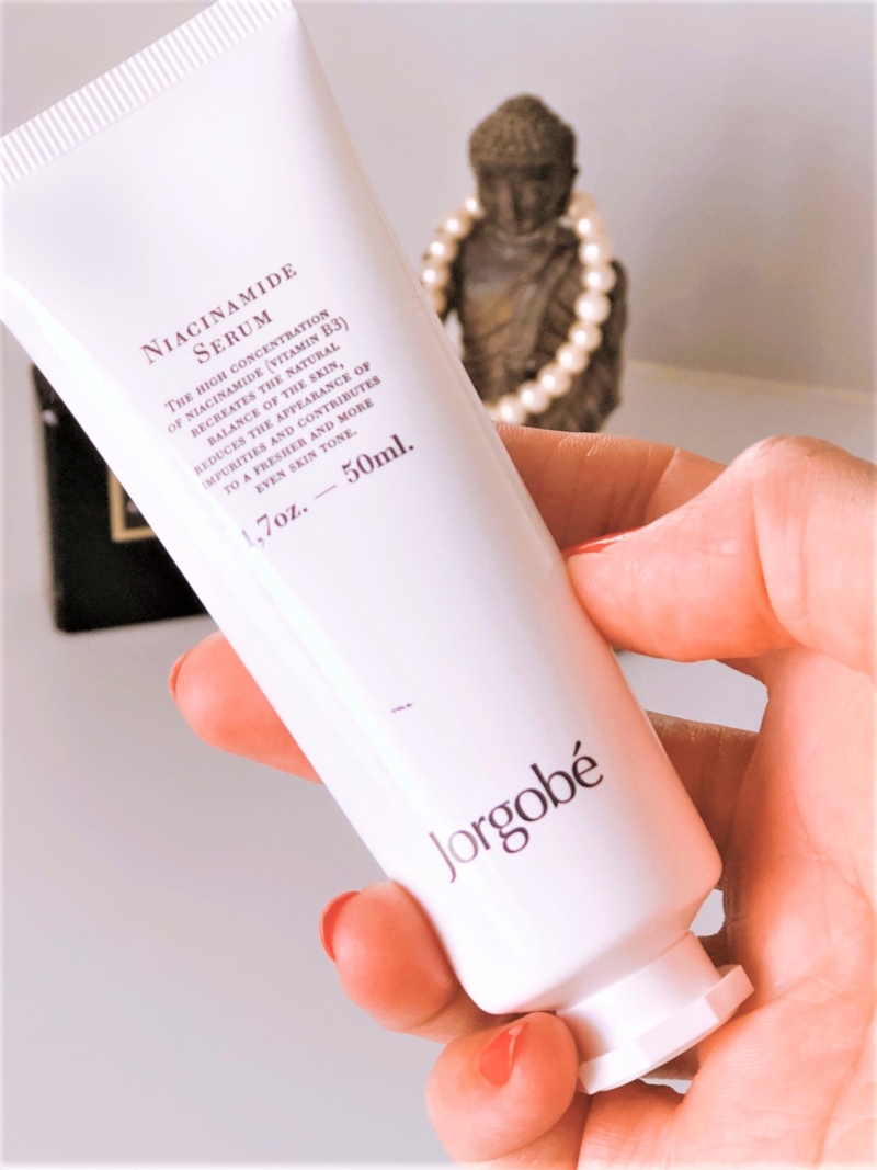 Jorgobé fik meget fortjent en Danish Beauty Award i år for årets danske produkt med deres Niacinamide Serum.